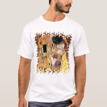 Camiseta Gustav Klimt - O Beijo - Arte Nova Antiga<br><div class="desc">Óleo sobre tela de 1908, esta pintura Art Nouveau mostra dois amantes abraçados em um beijo apaixonado sobre um leito de flores. O Beijo é provavelmente a obra mais famosa de Gustav Klimt de seu Período de Ouro, que foi caracterizado pelo uso de folhas de ouro em suas pinturas.</div>
