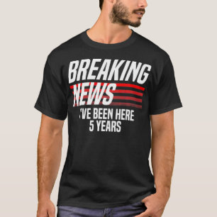 Camiseta Há 5 anos que venho aqui para trabalhar engraçad