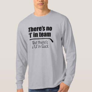 Camiseta Há nenhum "mim" na equipe (o hóquei)