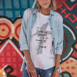 Camiseta Há poder em nome da t-shirt de Jesus<br><div class="desc">Há poder em nome da camiseta Jesus escrevendo na cruz estilada. Esta moda,  design de fé moderna é a dádiva perfeita e a declaração de moda. #cristão #religião #escritura #fé #bíblia #jesus</div>