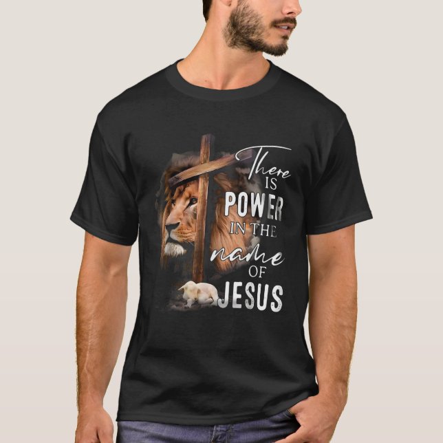 Camiseta Há Poder no Nome Jesus Fé Leão Cristo (Frente)