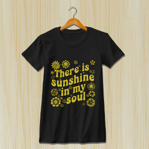 Camiseta Há Sol em Minha Alma - Vibrações Retro Positivas