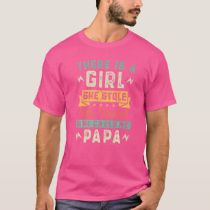 Camiseta Há Uma Menina Que Roubou O Meu Coração Que Chama