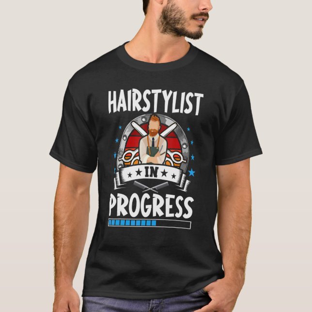 Camiseta Hairstylist In Progress Trainee Student (Frente)