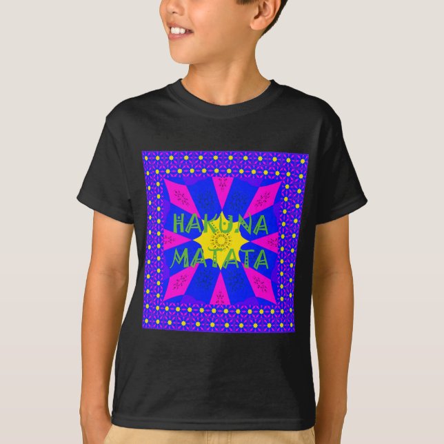 Camiseta Hakuna Matata Belos Design de Cores Incríveis (Frente)