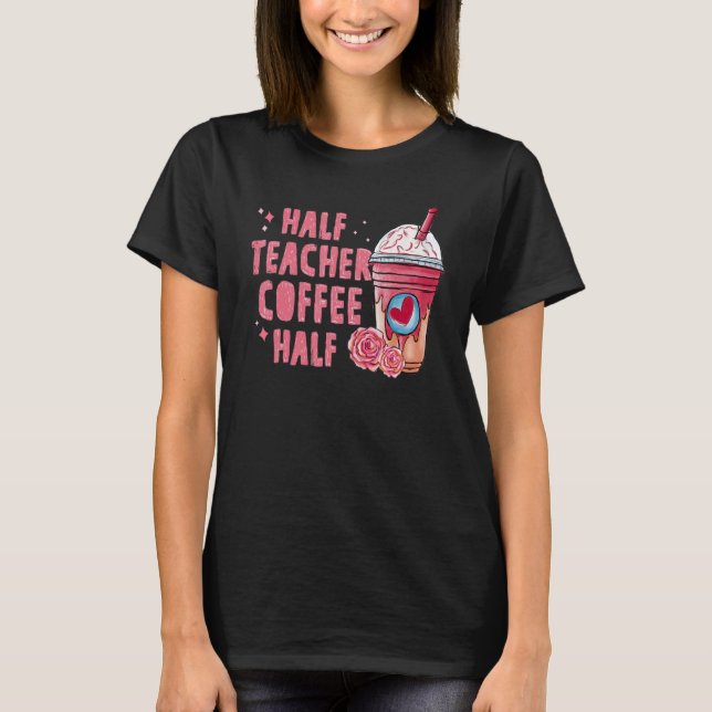 Camiseta Half Coffee Half Teacher Back To School First Day  (Frente)