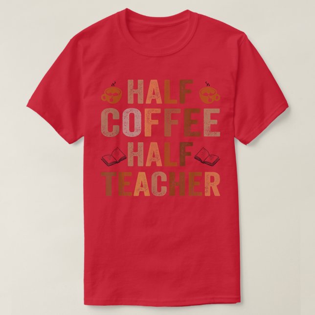 Camiseta Half Coffee Half Teacher Funny Teacher Inspiration (Frente do Design)