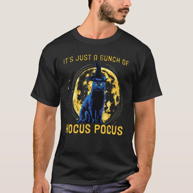 Camiseta Halloween Black Cat It's Just A Bunch Of Hocus Poc (Frente)