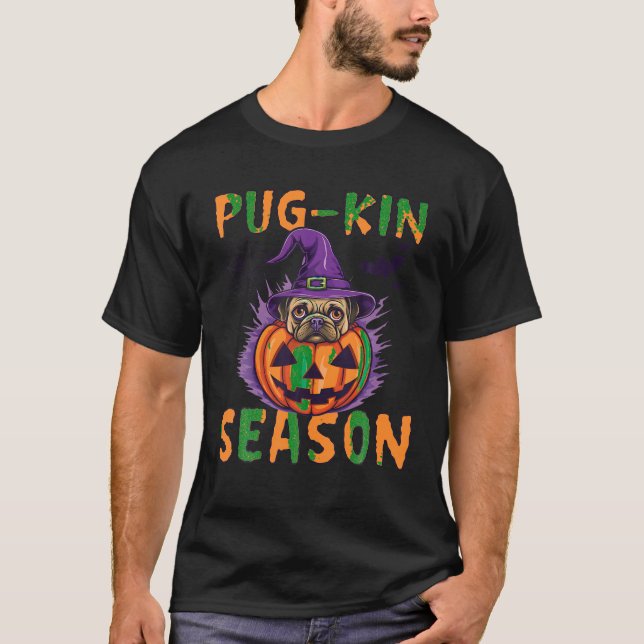 Camiseta Halloween Bruxa Pug Kin Season Pumpkin Funny C (Frente)