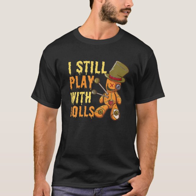 Camiseta Halloween Da Boneca Voodoo Assustadora - Eu Ainda  (Frente)