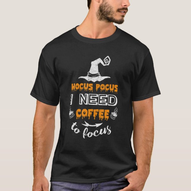 Camiseta Halloween Engraçado Dom Hocus Pocus Preciso De Caf (Frente)