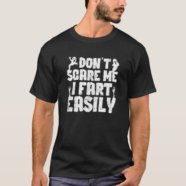 Camiseta Halloween Fazendo Preguiça Não Me Assusta Eu Fart  (Frente)