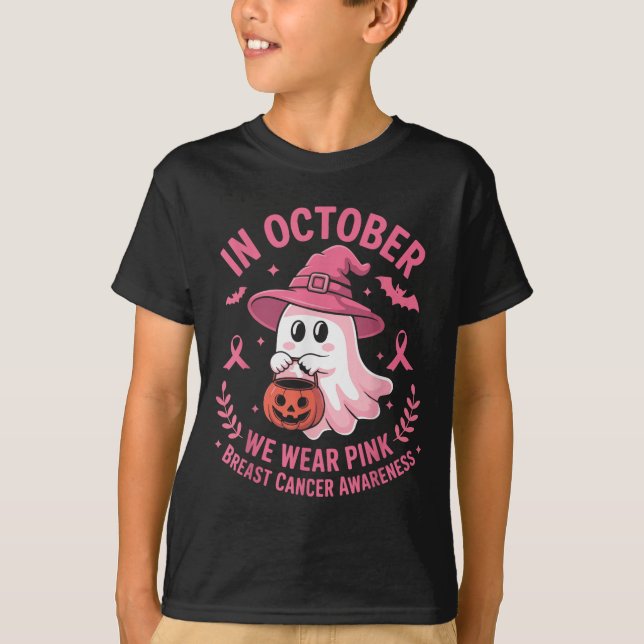 Camiseta Halloween Ghost In October We Wear Nk Breast Cance (Frente)