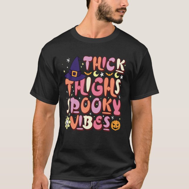 Camiseta Halloween Ghost Thick Thick Things Spooky Vibes Se (Frente)