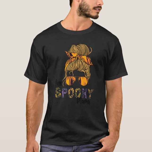 Camiseta Halloween Groovy One Spooky Mama Messy Bun Women W (Frente)