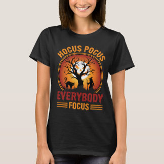 Camiseta Halloween Hocus Pocus Everybody Focus Witch Tree
