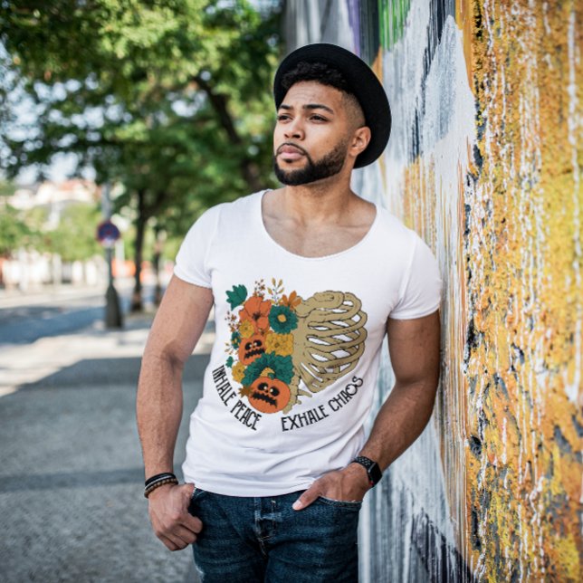 CAMISETA HALLOWEEN INHALE PEACE EXHALE CHAOS FLORAL RIBCAGE (Criador carregado)