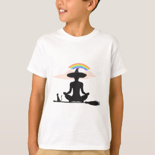 Camiseta Halloween Lgbt Ioga Bruxa Orgulho Hippie Arco-íris