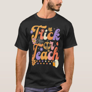 Camiseta Halloween Travessura ou Ensine Retro Groovy Profes