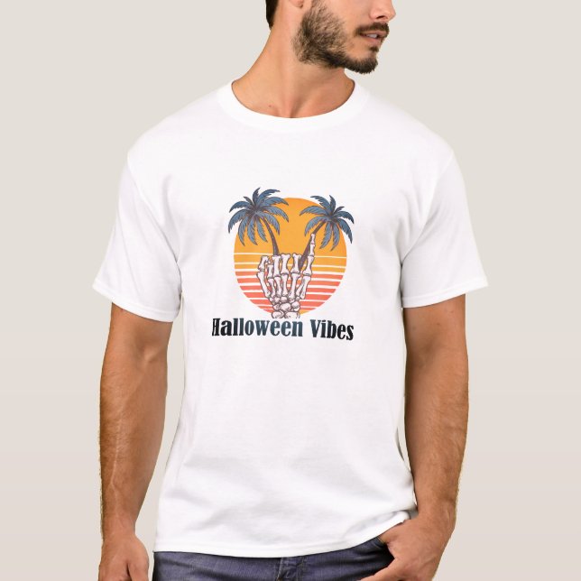 Camiseta Halloween Vibes: Esqueleto tropical" (Frente)