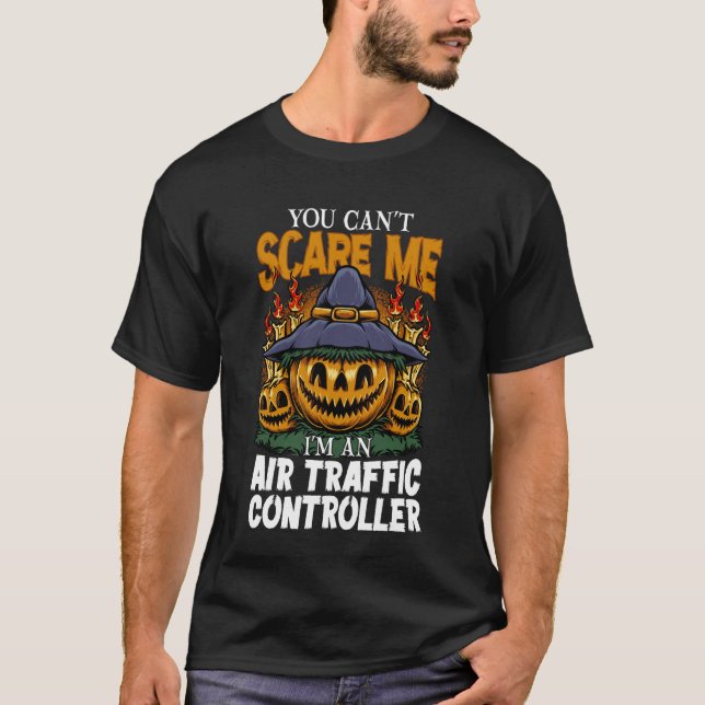 Camiseta Halloween Você Não Pode Me Assustar Eu Sou um Cont (Frente)