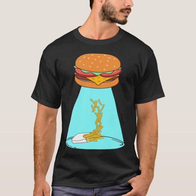 Camiseta Hambúrguer engraçado OVNI sequestrando batatas fri (Frente)