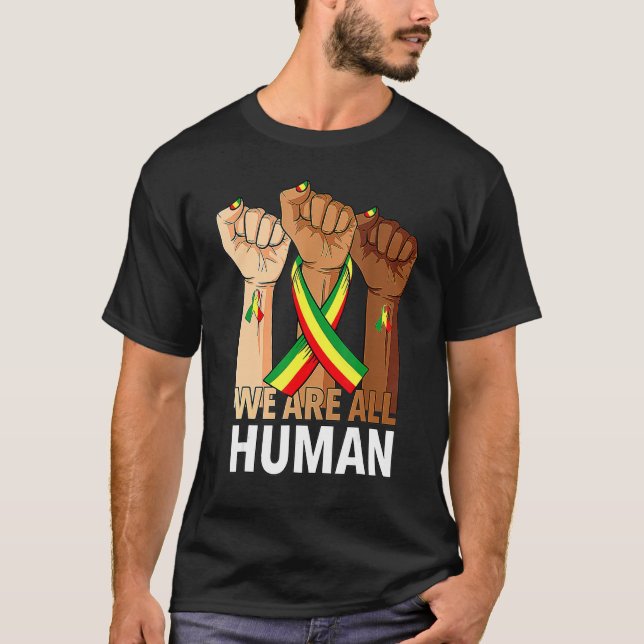 Camiseta Hand Fist We Are All Human African Pride Black His (Frente)