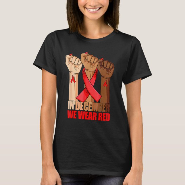 Camiseta Hand In December We Wear Red HIV AIDS Awareness Mo (Frente)