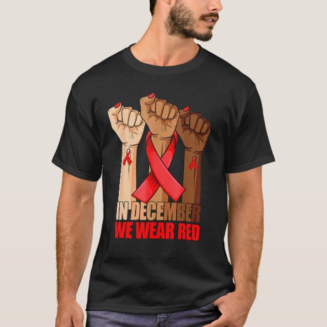 Camiseta Hand In December We Wear Red HIV AIDS Awareness Mo (Frente)