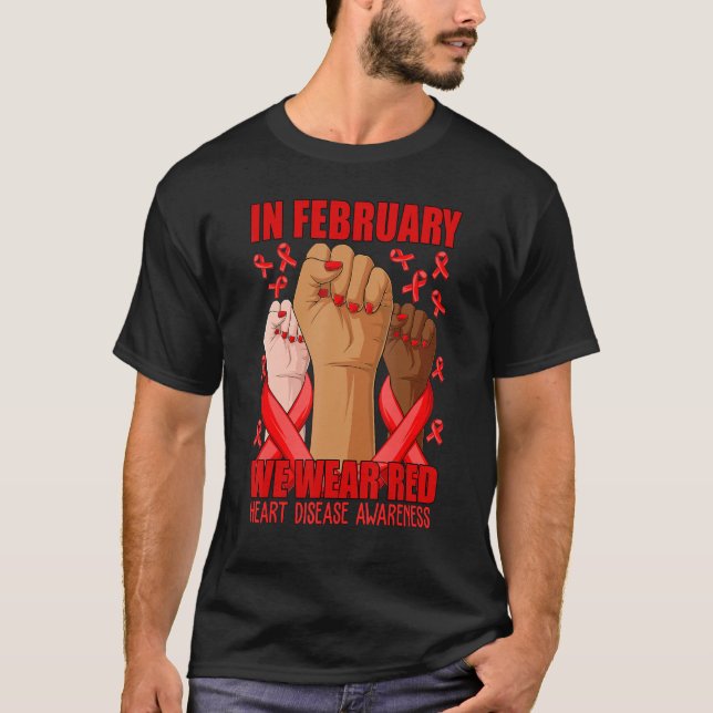 Camiseta Hand In February We Wear Red Heart Disease Awarene (Frente)