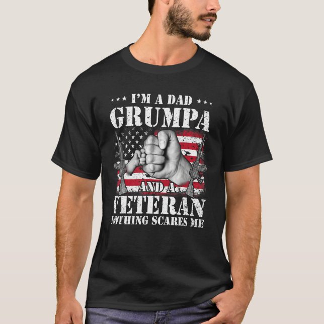 Camiseta Hands Flag I m A Dad Grumpa And A Veteran Nothing  (Frente)