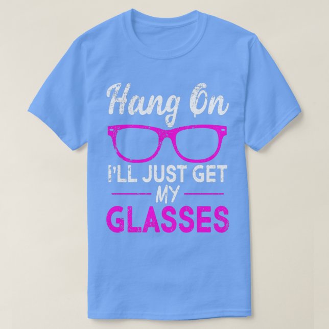 Camiseta Hang On Ill Just Get My Glasses 1 (Frente do Design)