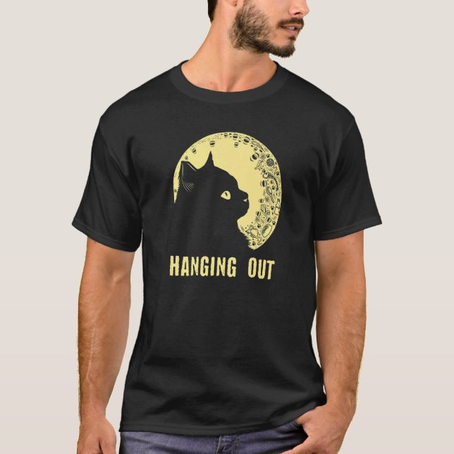 Camiseta Hanging Out Cat  Hobby Kitten Pastime Cat Mom (Frente)