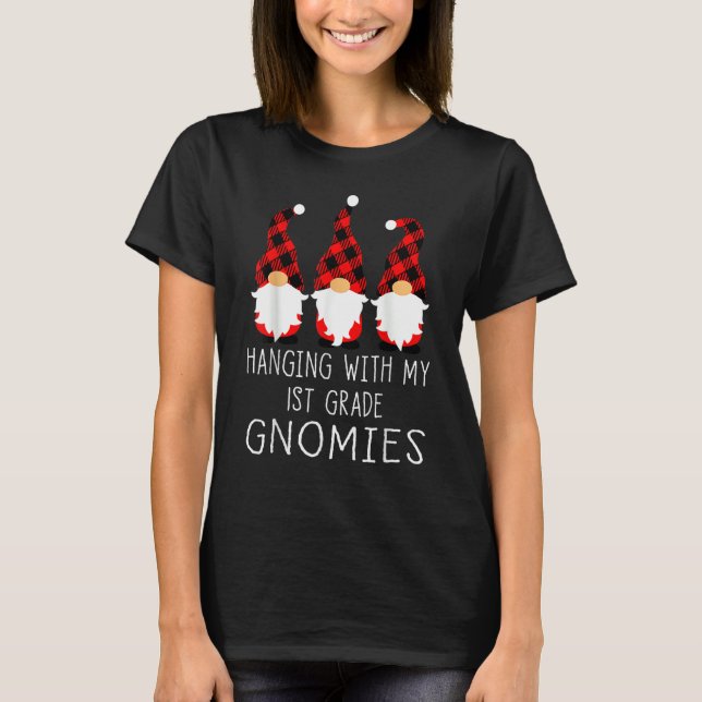 Camiseta Hanging With My 1st Grade Gnomies Teacher Gnome (Frente)