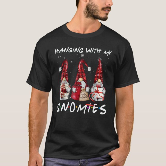 Camiseta Hanging With My Gnomies  Gnomes Christmas Pajamas  (Frente)