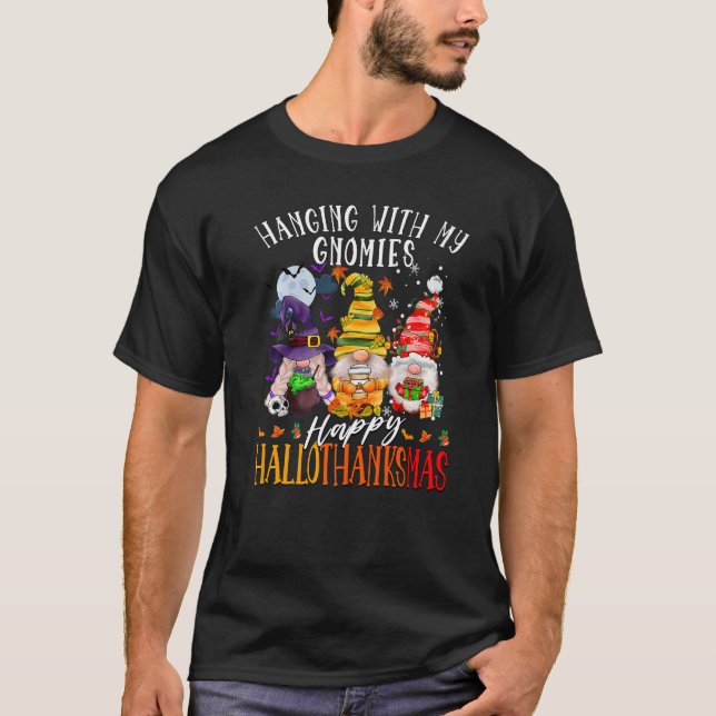 Camiseta Hanging With My Gnomies Happy Hallothanksmas Gnome (Frente)