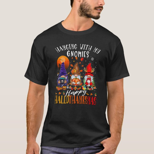 Camiseta Hanging With My Gnomies Happy Hallothanksmas Gnome (Frente)