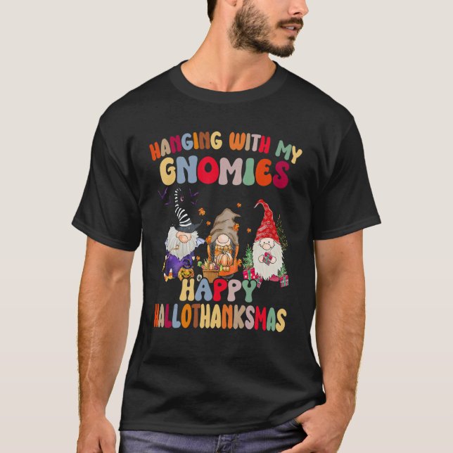 Camiseta Hanging With My Gnomies Happy Hallothanksmas Gnome (Frente)