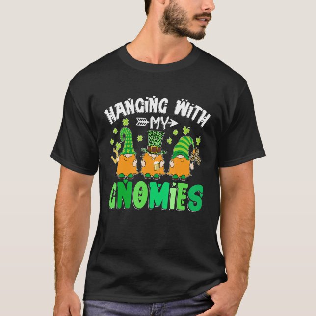 Camiseta Hanging With My Gnomies Shamrock St Patrick's Day  (Frente)