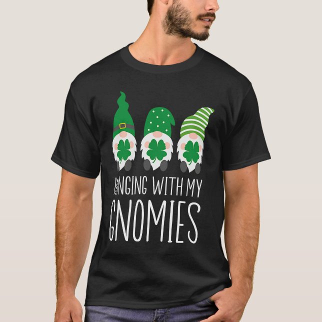 Camiseta Hanging with my Gnomies St Patrick's Day (Frente)