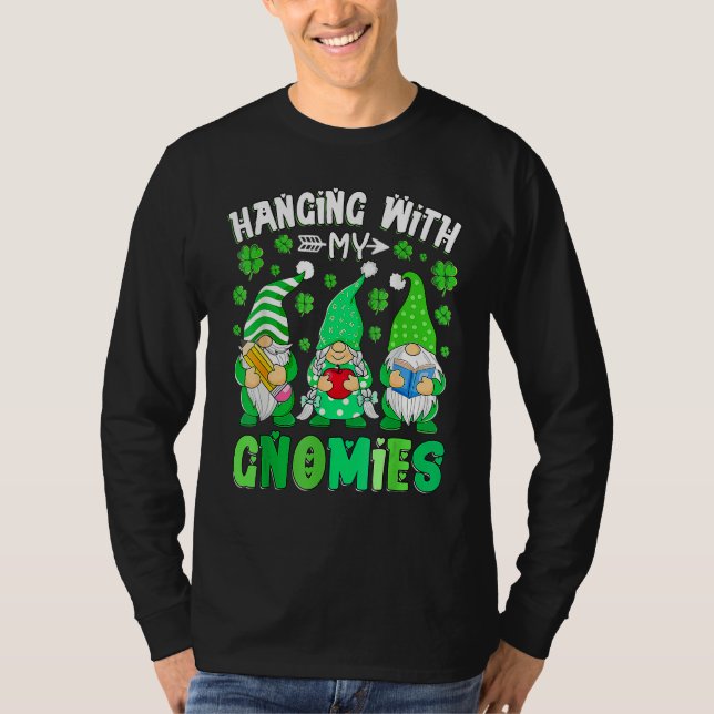 Camiseta Hanging with my gnomies Teacher gnomes St. Patrick (Frente)