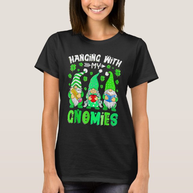 Camiseta Hanging With My Gnomies Teacher Gnomes St Patricks (Frente)