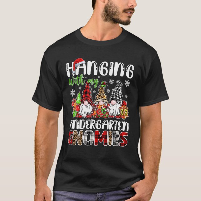 Camiseta Hanging With My Kindergarten Gnomies Christmas Gno (Frente)