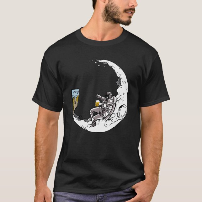 Camiseta Hank o Astronauta assistindo TV (Frente)