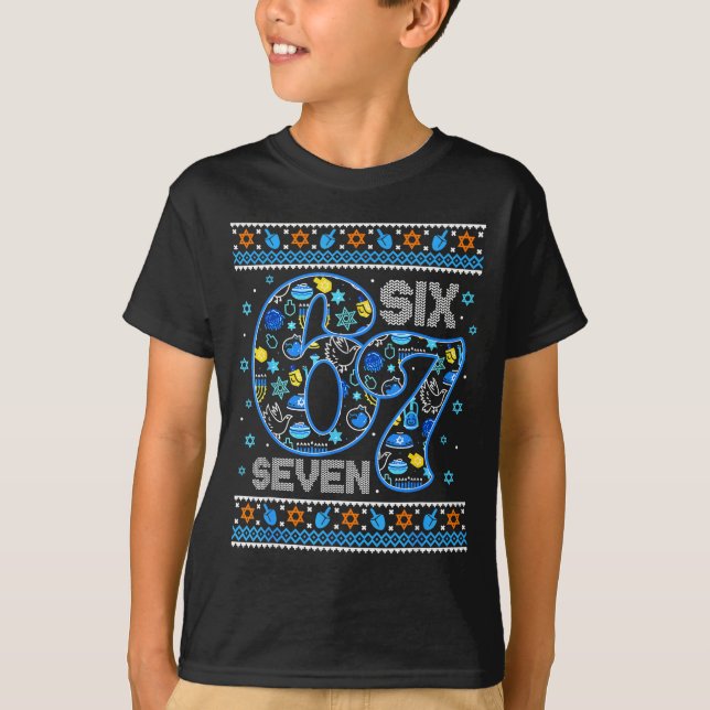 Camiseta Hanukkah 67 Six Seven Boy Girl Kids 67 Meme Hanukk (Frente)