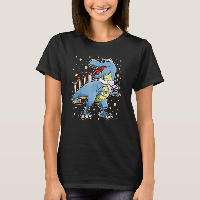 Camiseta Hanukkah Dinosaur Stegosaurus Dino Menorah (Frente)