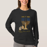 Camiseta Hanukkah feliz<br><div class="desc">T longo de Hanukkah da Capa das senhoras o t-shirt clássico da longo-Capa, feito apenas para mulheres. Preshrunk 5, 0 onças 100% penteou, algodão anel-girado, malha super-macia do jérsei do bebê. Coverstitched 3/4" abertura da bainha e da luva da parte inferior. O costume contornou o ajustado. Feito por Bella. Importado....</div>