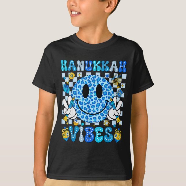Camiseta Hanukkah Vibes Groovy Smile Face Jewish Holiday Ch (Frente)