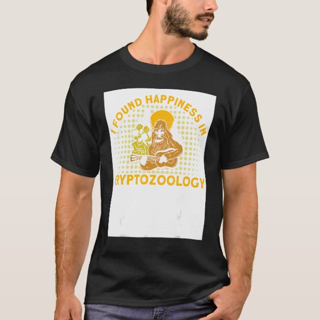 Camiseta Happiness In Cryptozoology Cryptid Creature (Frente)
