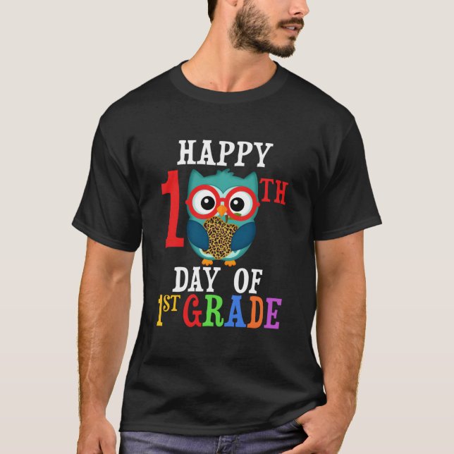 Camiseta Happy 100Th Day Of First Grade Owl Teacher And Stu (Frente)